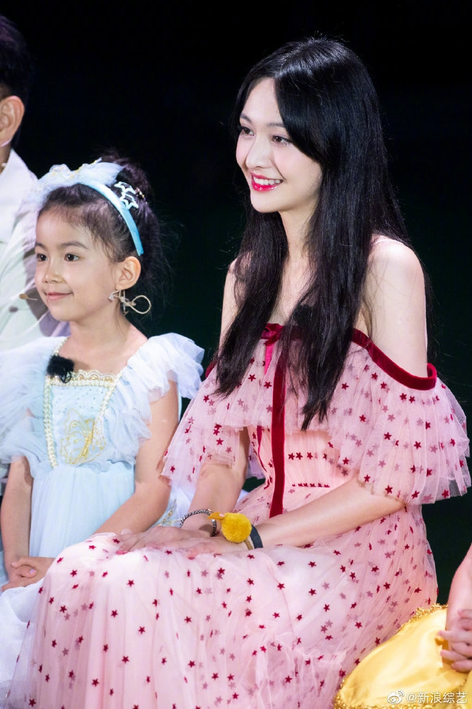 ‘Nữ thần thanh xuân’ Trịnh Sảng khoe vai trần ngọt ngào giữa lùm xùm EQ thấp ảnh 3