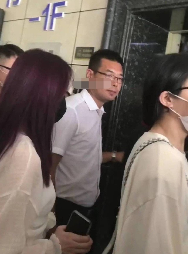 Nữ thần tượng Trung Quốc bị nhân viên an ninh sàm sỡ vòng một 'dậy sóng' mạng xã hội ảnh 3