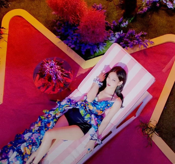 Nhan sắc đỉnh cao của Black Pink và Selena Gomez ‘cứu cánh’ MV hợp tác ảnh 7