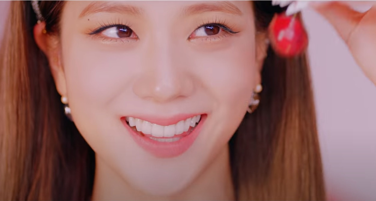 Nhan sắc đỉnh cao của Black Pink và Selena Gomez ‘cứu cánh’ MV hợp tác ảnh 13