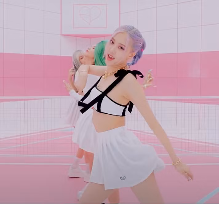 Nhan sắc đỉnh cao của Black Pink và Selena Gomez ‘cứu cánh’ MV hợp tác ảnh 16