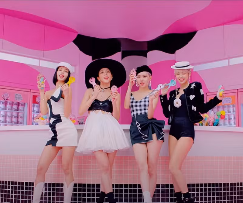 Nhan sắc đỉnh cao của Black Pink và Selena Gomez ‘cứu cánh’ MV hợp tác ảnh 4