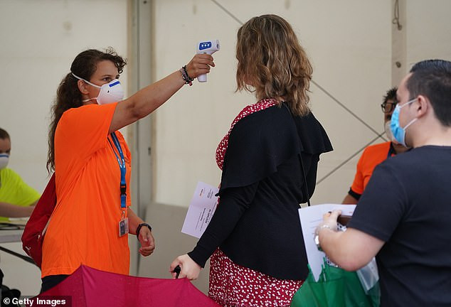 1.500 người tình nguyện tham gia đêm nhạc nghiên cứu về cách lây lan COVID-19 ảnh 3