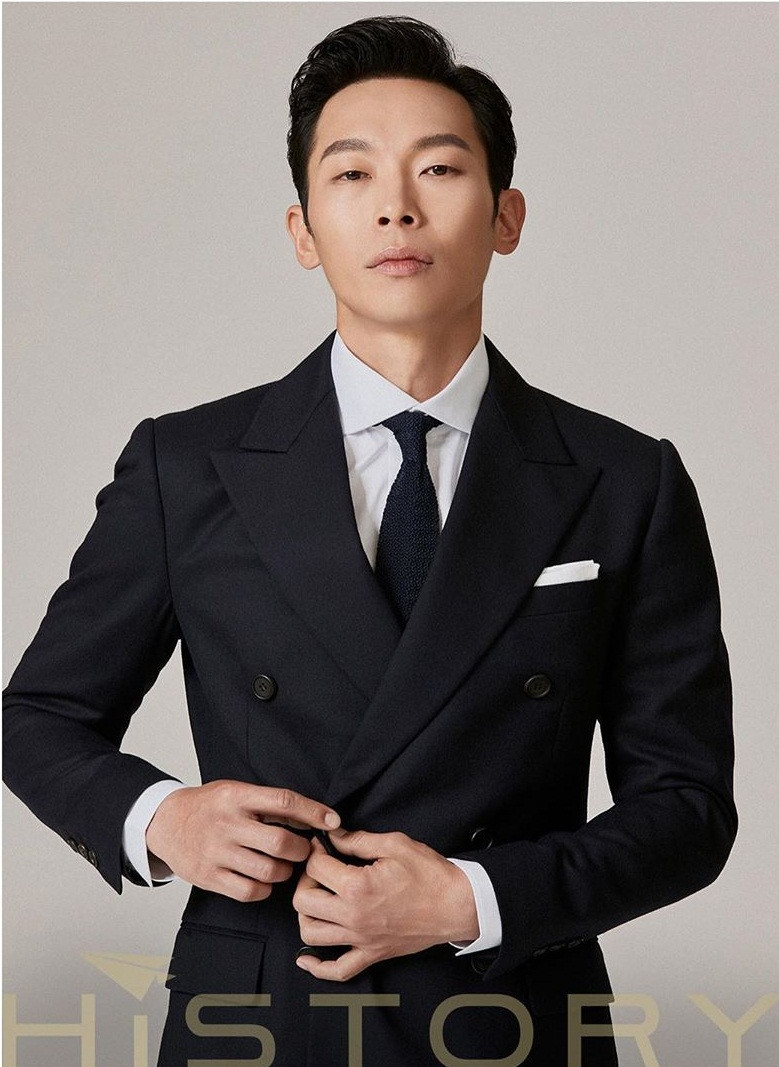 Hậu ly hôn Song Hye Kyo, Song Joong Ki điển trai 'hack tuổi', rộ tin yêu người mới ảnh 7