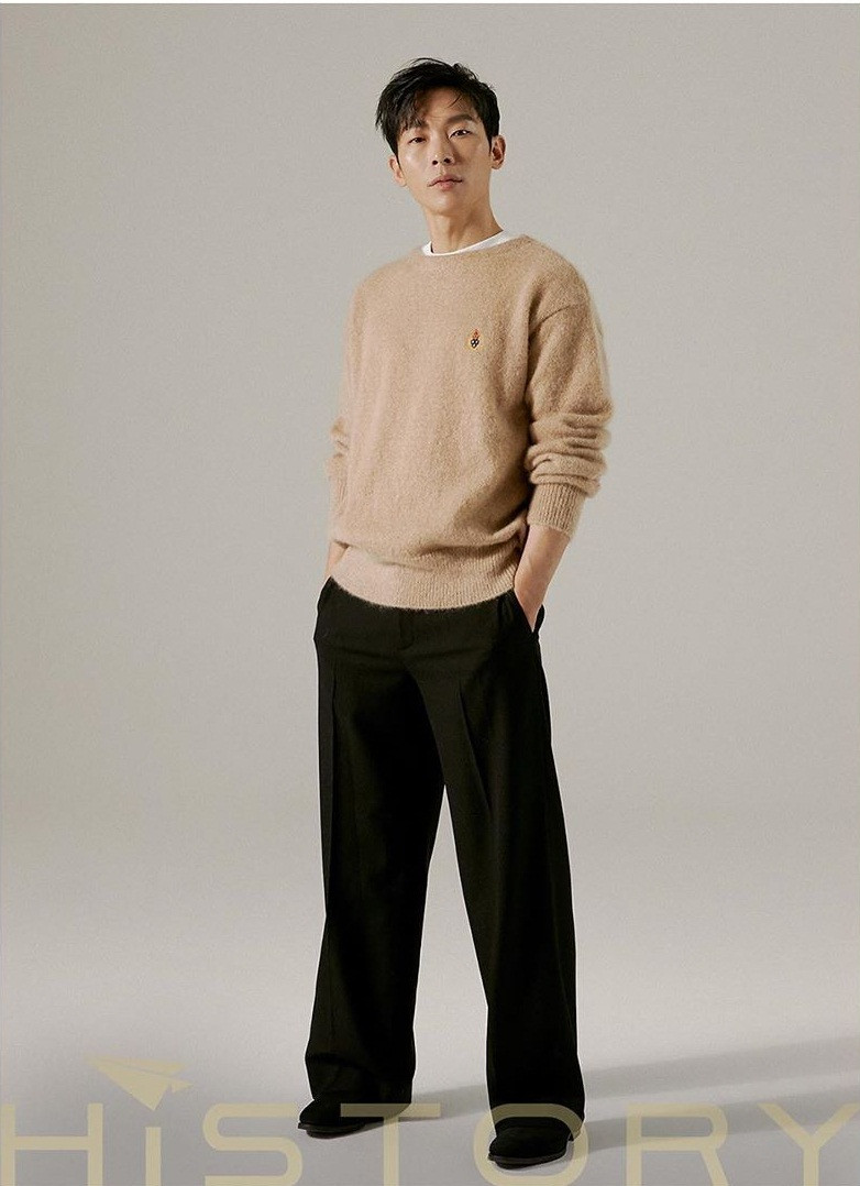 Hậu ly hôn Song Hye Kyo, Song Joong Ki điển trai 'hack tuổi', rộ tin yêu người mới ảnh 12