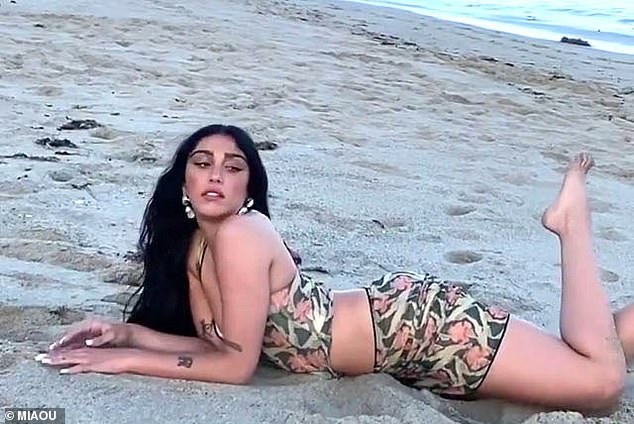 Con gái 9x của Madonna siêu quyến rũ căng đầy sức sống ảnh 3