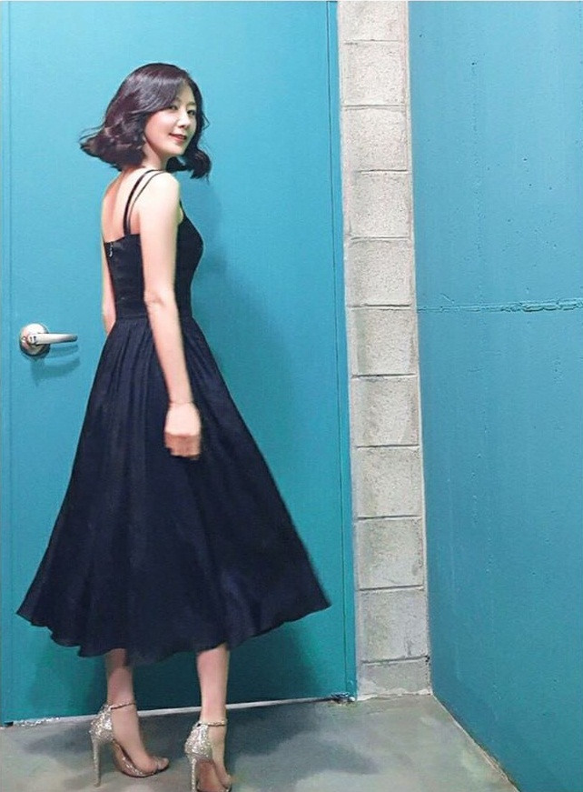 Bà cả 'Thế giới hôn nhân' Kim Hee Ae mặn mà gợi cảm ở tuổi 54 ảnh 27