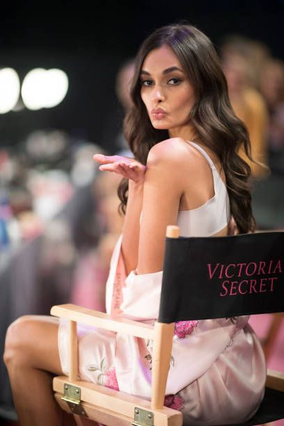 Gizele Oliveira siêu gợi cảm với bikini, áo yếm hững hờ ảnh 7