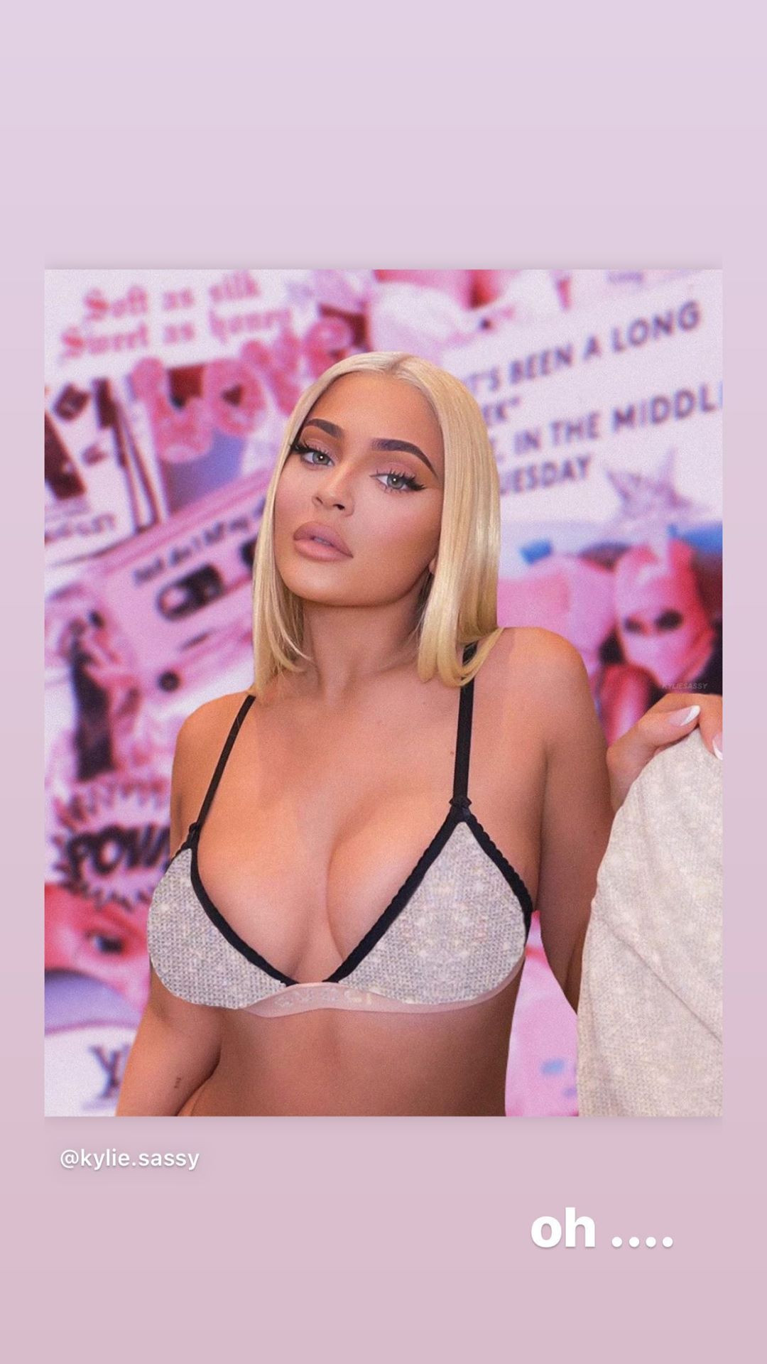 Nữ tỉ phú 'hụt' Kylie Jenner ngực đầy nóng bỏng với nội y ảnh 4