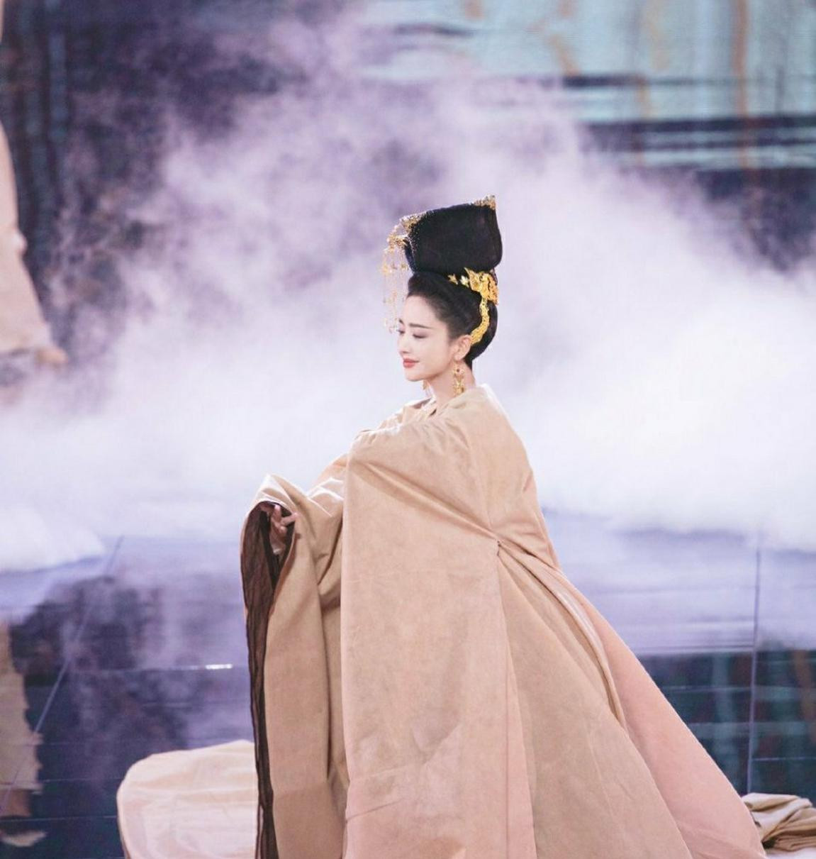 Mê mẩn màn múa đẹp say lòng của người đẹp Tân Cương Đồng Lệ Á ảnh 7