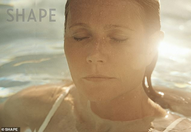 Bạn gái cũ Brad Pitt trẻ trung quyến rũ đáng ngưỡng mộ ở tuổi U50 ảnh 9