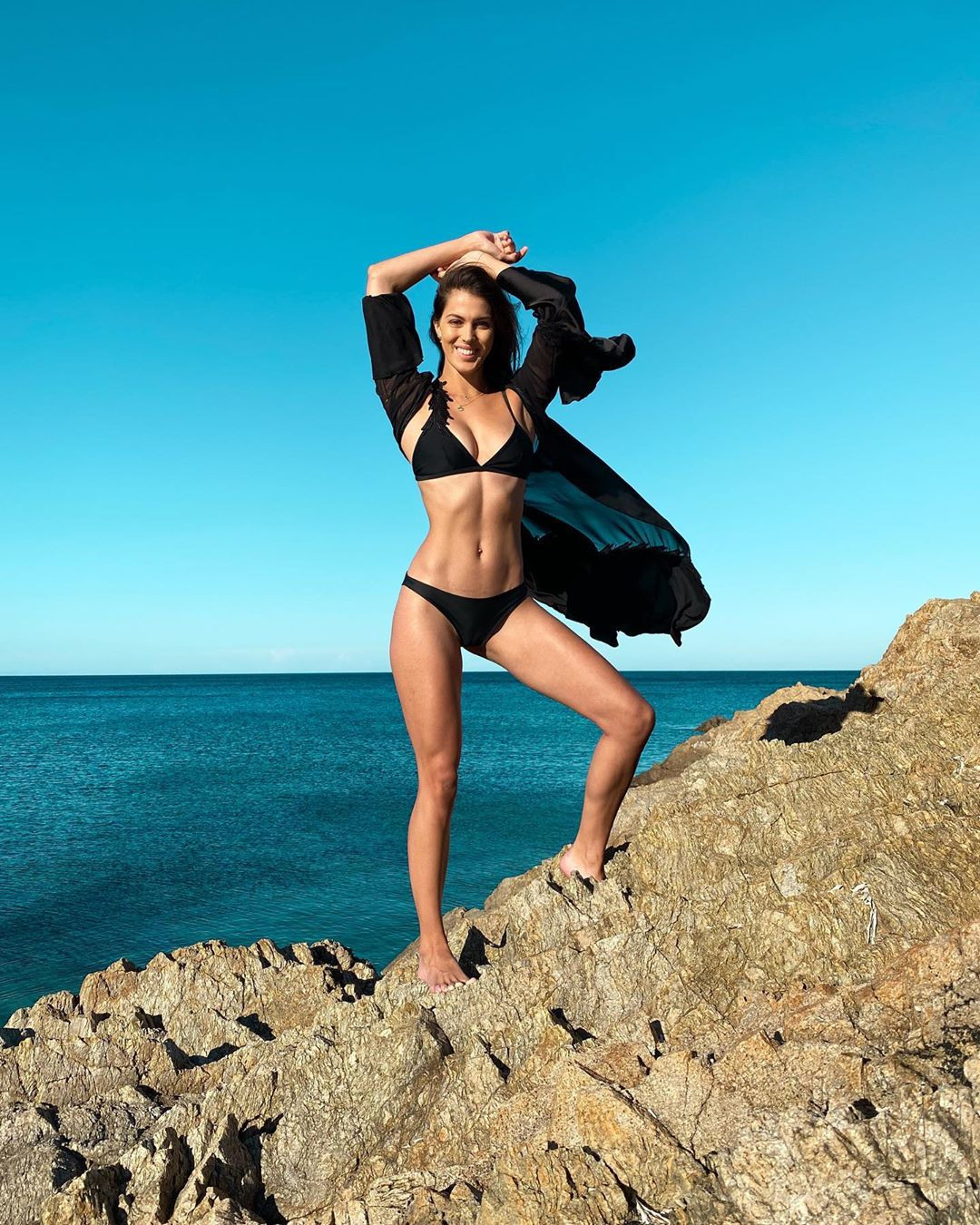 Hoa hậu Pháp diện bikini siêu gợi cảm với nắng gió biển ảnh 2