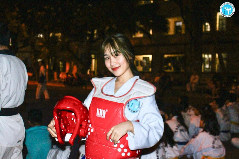 Dàn bóng hồng vừa xinh vừa giỏi Taekwondo của trường đại học Kinh tế quốc dân ảnh 10