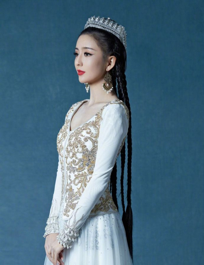 Mê mẩn màn múa đẹp say lòng của người đẹp Tân Cương Đồng Lệ Á ảnh 12