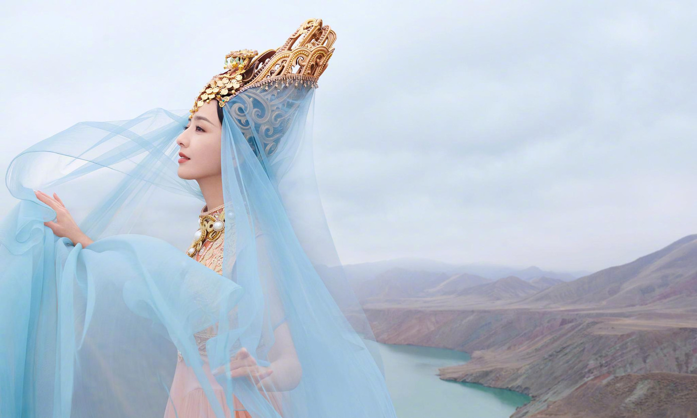 Mê mẩn màn múa đẹp say lòng của người đẹp Tân Cương Đồng Lệ Á ảnh 11