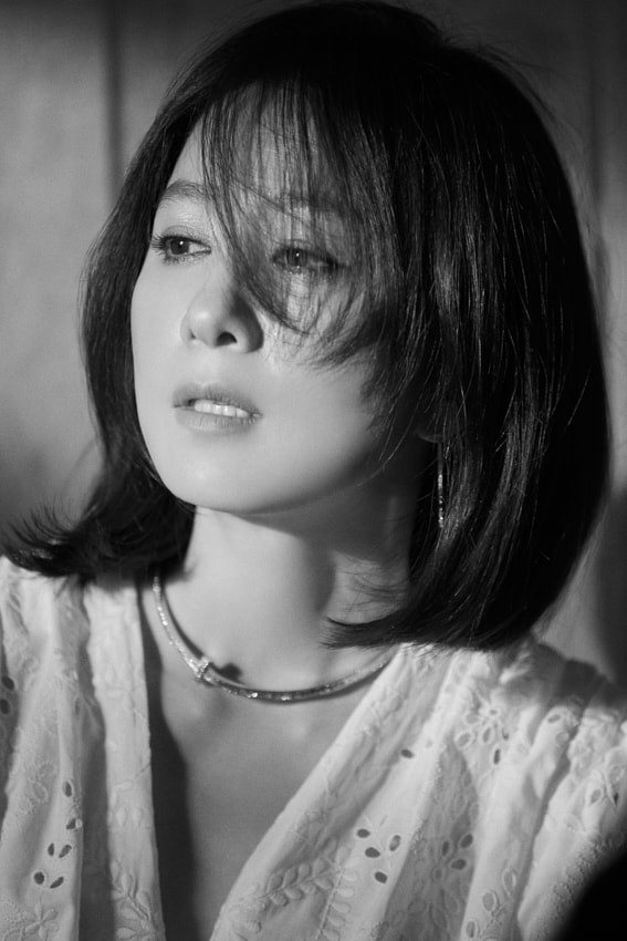 Bà cả 'Thế giới hôn nhân' Kim Hee Ae mặn mà gợi cảm ở tuổi 54 ảnh 9