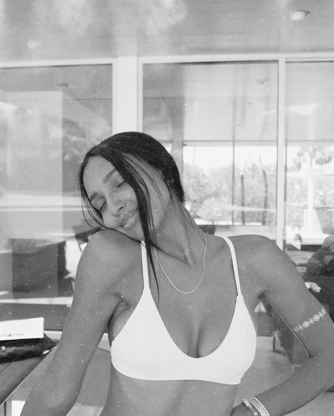 Thiên thần nội y Sara Sampaio khoe eo 'bánh mì' body đầy đặn hậu COVID ảnh 12