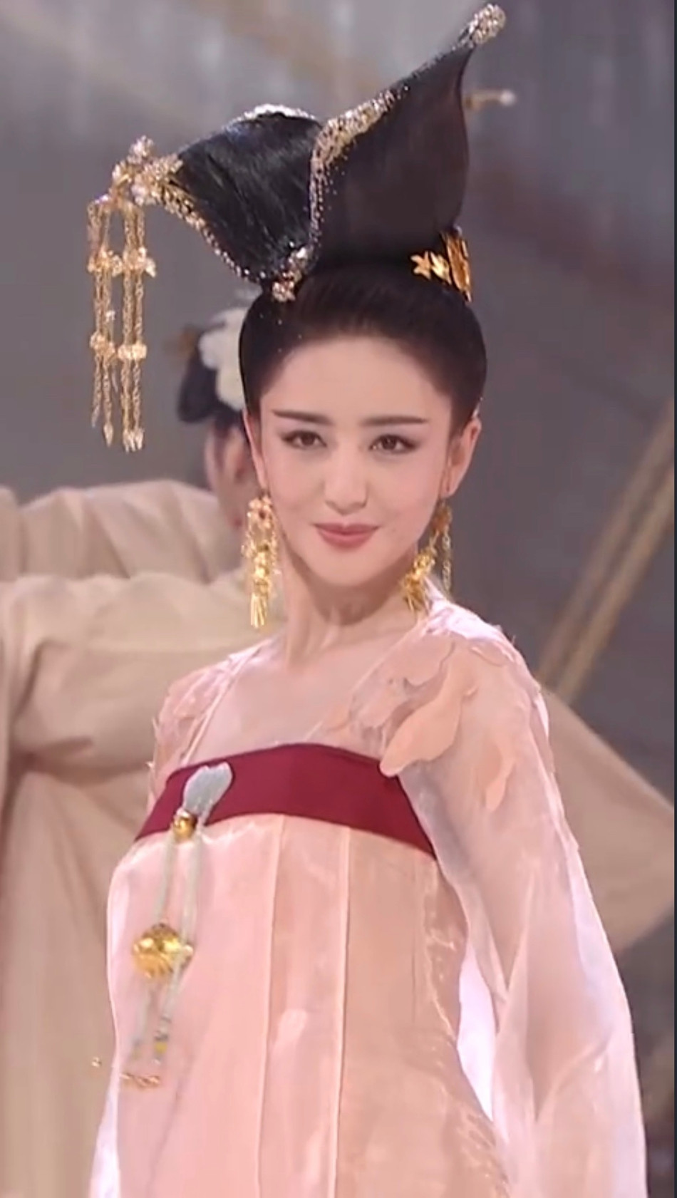 Mê mẩn màn múa đẹp say lòng của người đẹp Tân Cương Đồng Lệ Á ảnh 6