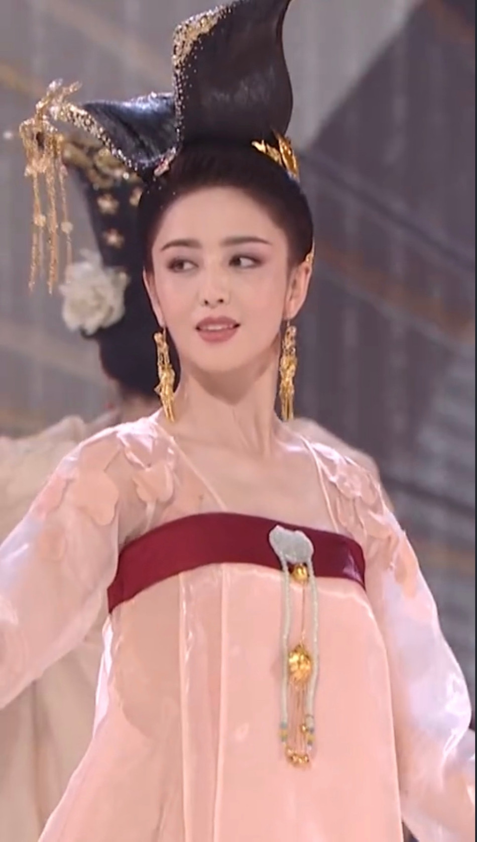 Mê mẩn màn múa đẹp say lòng của người đẹp Tân Cương Đồng Lệ Á ảnh 5