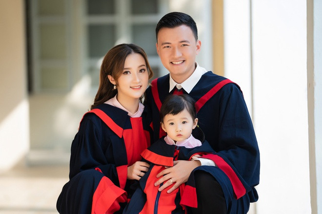 Nữ sinh Học viện Tài chính lập gia đình, có con từ năm 18 tuổi ảnh 1