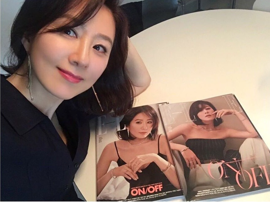 Bà cả 'Thế giới hôn nhân' Kim Hee Ae mặn mà gợi cảm ở tuổi 54 ảnh 24