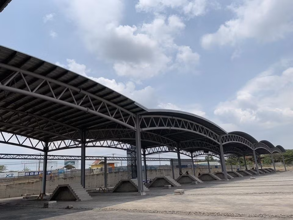 Cận cảnh đoàn tàu metro số 1 chuẩn bị đưa về TPHCM chạy thử ảnh 6
