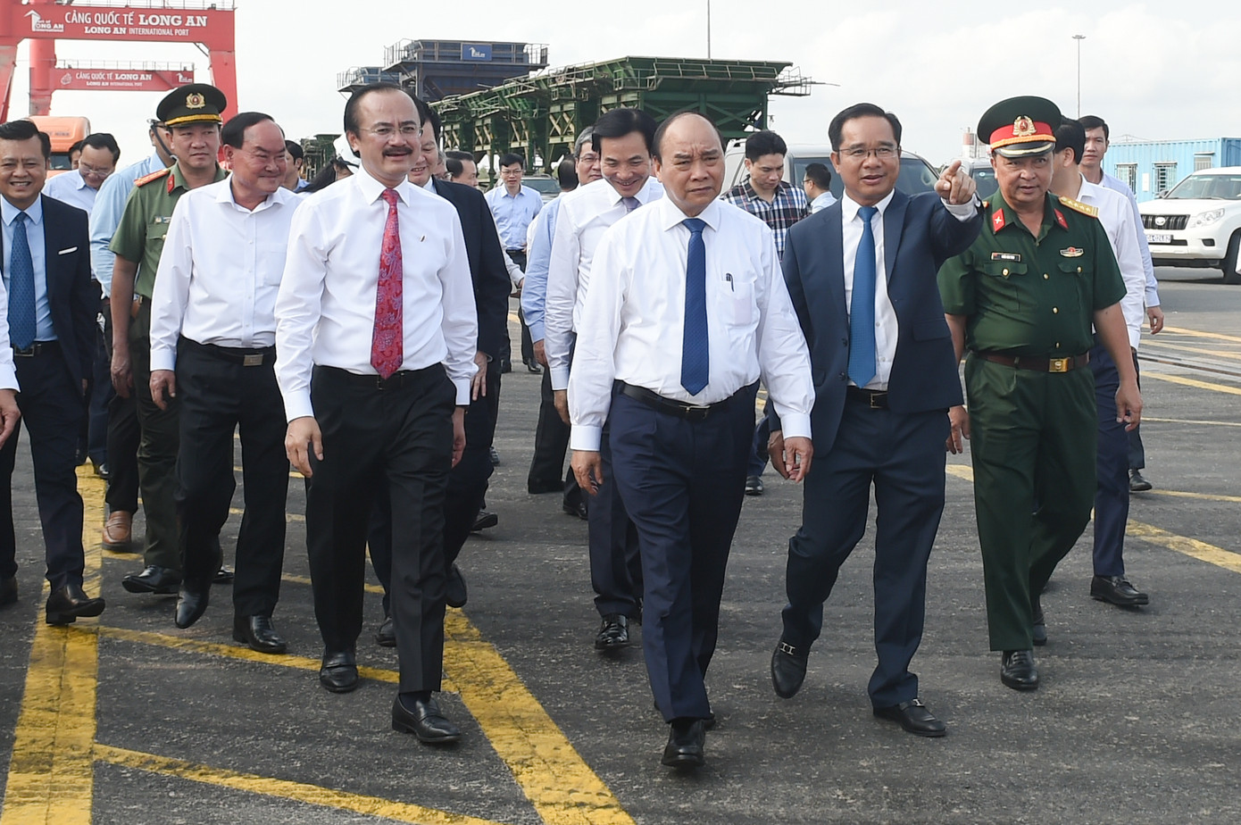 Thủ tướng Nguyễn Xuân Phúc thăm cảng quốc tế Long An ảnh 3