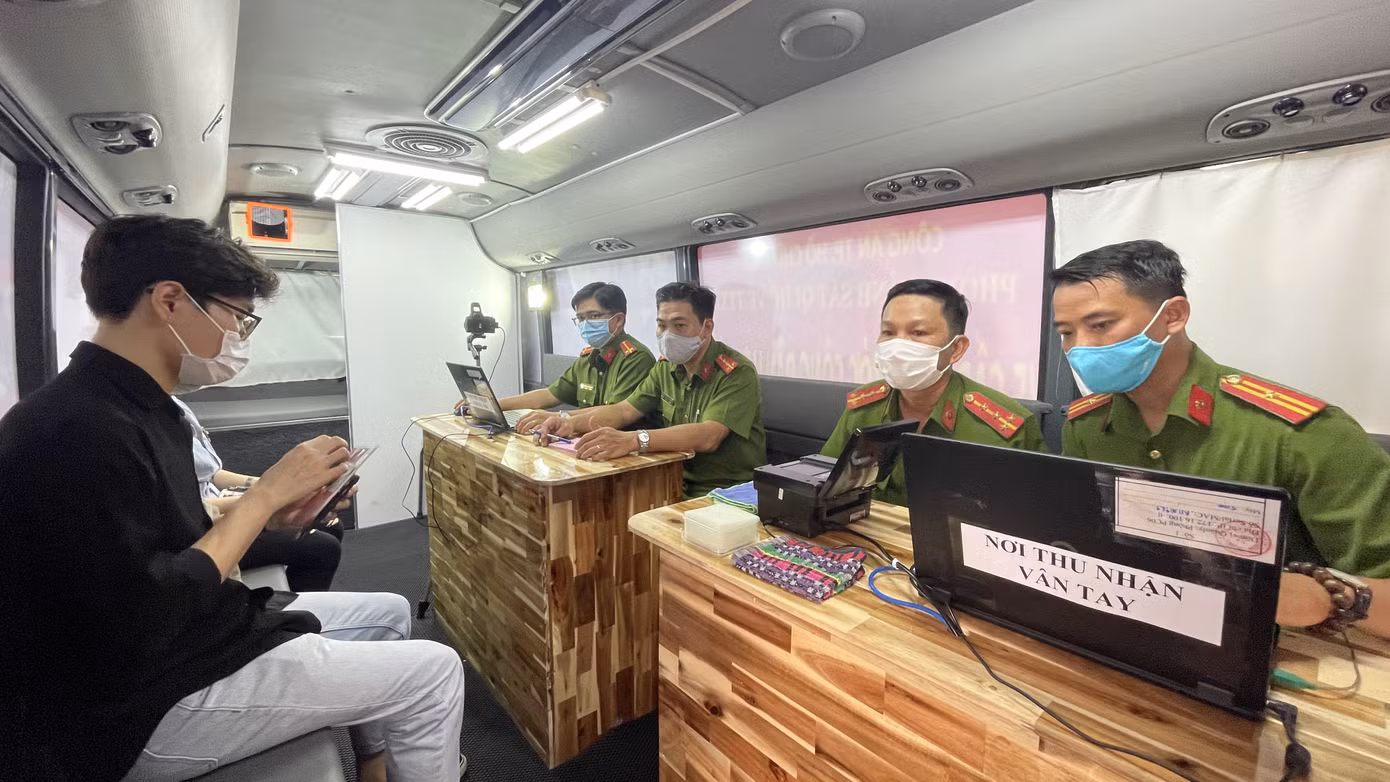 Cận cảnh ô tô chuyên dụng lưu động cấp Căn cước công dân có gắn chip ảnh 16