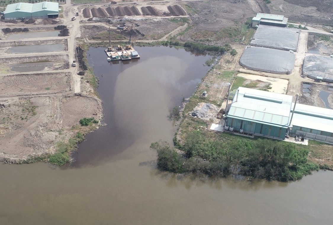 Nước đen bốc mùi hôi thối chảy ra từ doanh nghiệp, dân gửi đơn cầu cứu ảnh 2