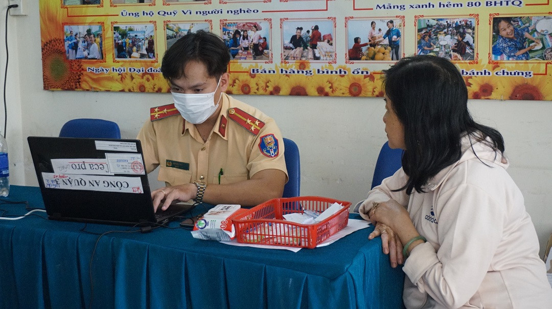 Công an TPHCM cấp gần 100.000 căn cước gắn chip mỗi ngày ảnh 11