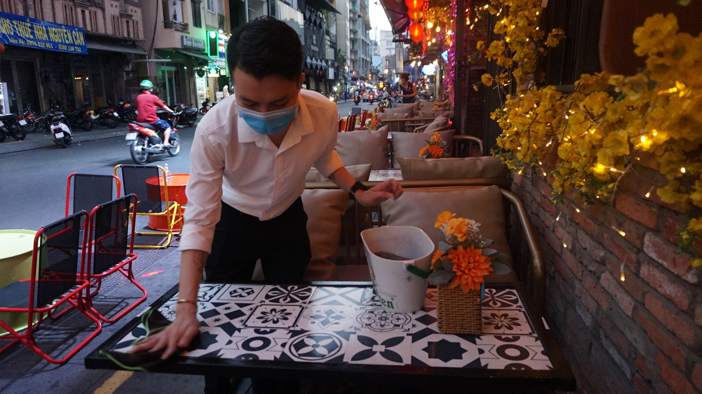 Phố Tây Bùi Viện sáng đèn, nhộn nhịp đón khách ngày đầu mở cửa trở lại ảnh 8