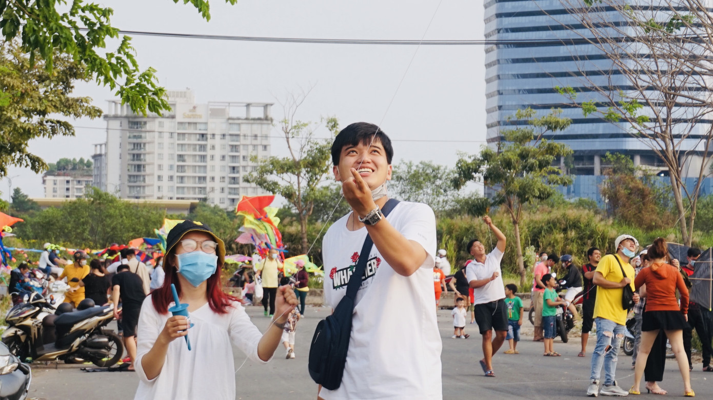 Bạn trẻ Sài Gòn thả diều, 'xin một vé' trở về tuổi thơ ảnh 5