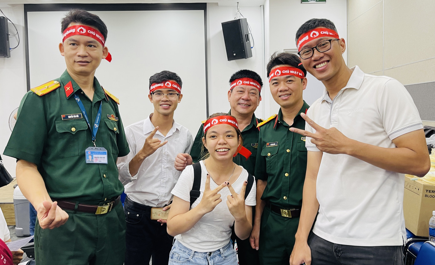 Sôi động Chủ nhật Đỏ tại TPHCM ảnh 5