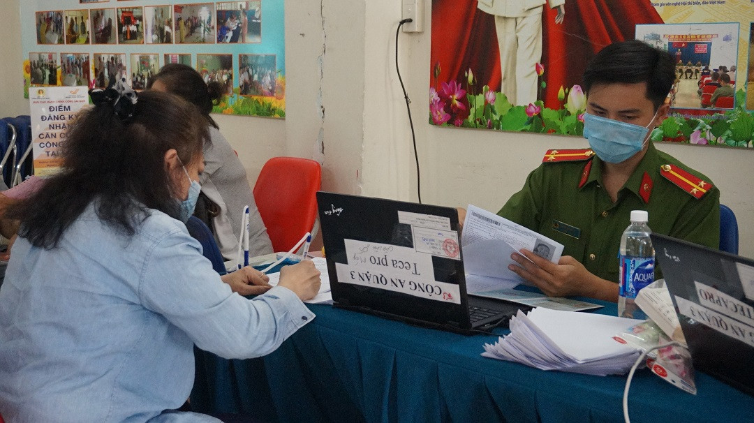 Công an TPHCM cấp gần 100.000 căn cước gắn chip mỗi ngày ảnh 10