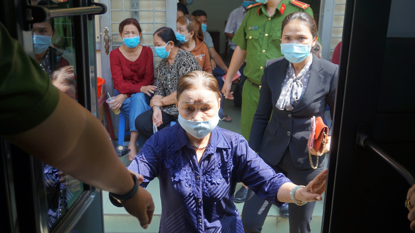Hai xe này sẽ ưu tiên về 'vùng sâu, vùng xa', nơi có người già yếu, khuyết tật đi lại khó khăn. Cận cảnh ô tô chuyên dụng lưu động cấp Căn cước công dân có gắn chip ảnh 6
