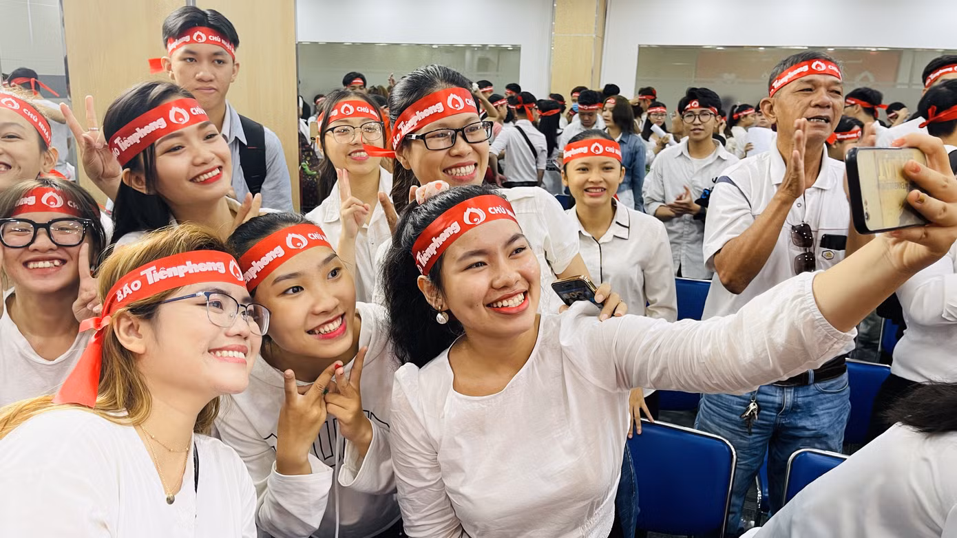 Bạn trẻ hào hứng tham gia hiến máu Chủ nhật Đỏ ảnh 9