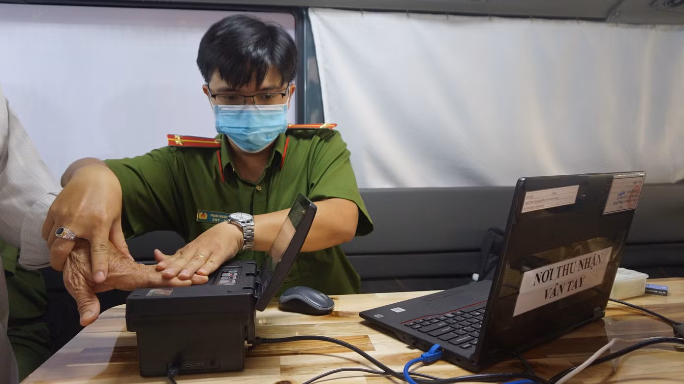Cận cảnh ô tô chuyên dụng lưu động cấp Căn cước công dân có gắn chip ảnh 10