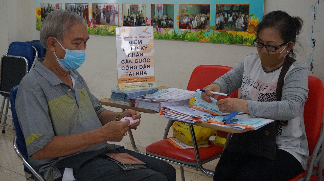 Công an TPHCM cấp gần 100.000 căn cước gắn chip mỗi ngày ảnh 4