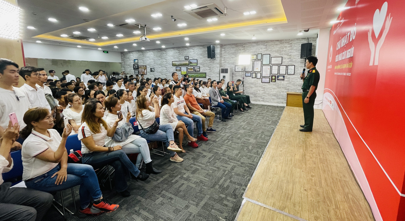 Bạn trẻ hào hứng tham gia hiến máu Chủ nhật Đỏ ảnh 6