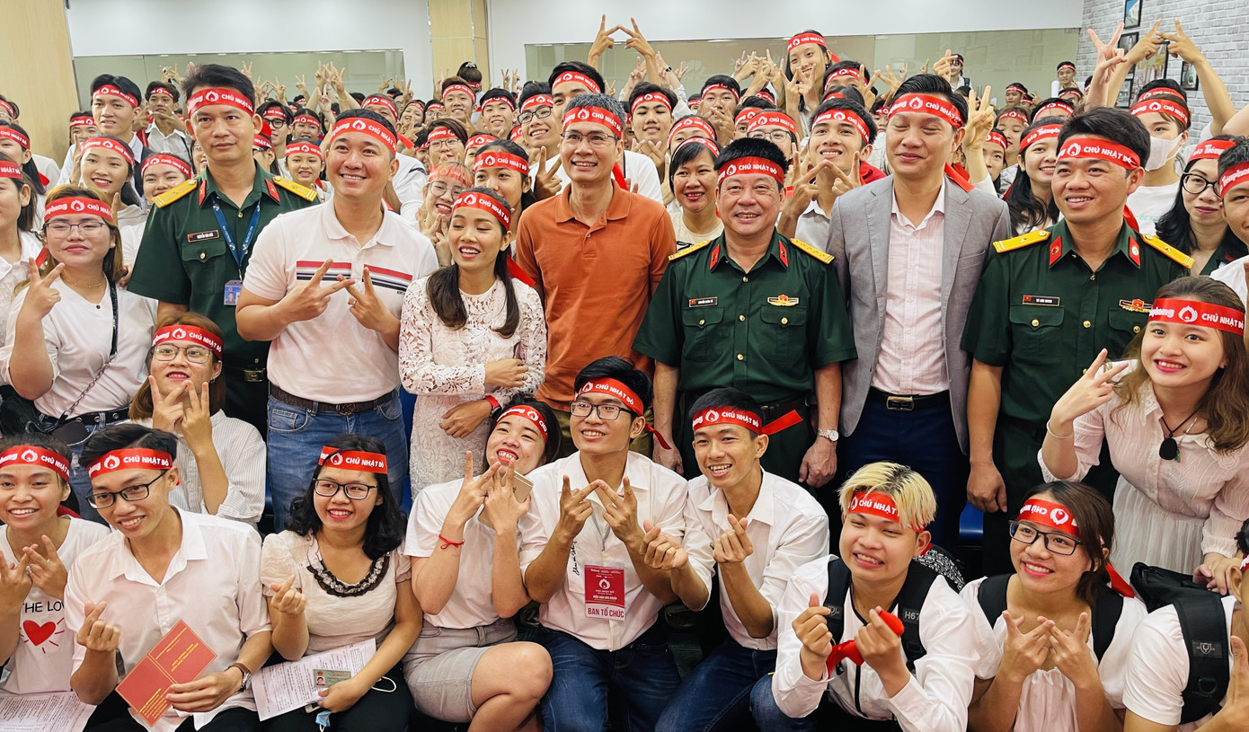 Sôi động Chủ nhật Đỏ tại TPHCM ảnh 1