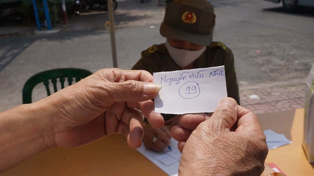 Công an TPHCM cấp gần 100.000 căn cước gắn chip mỗi ngày ảnh 16