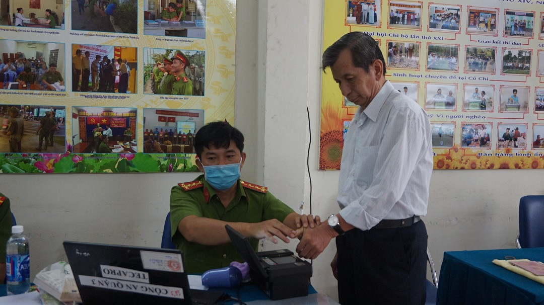 Công an TPHCM cấp gần 100.000 căn cước gắn chip mỗi ngày ảnh 14