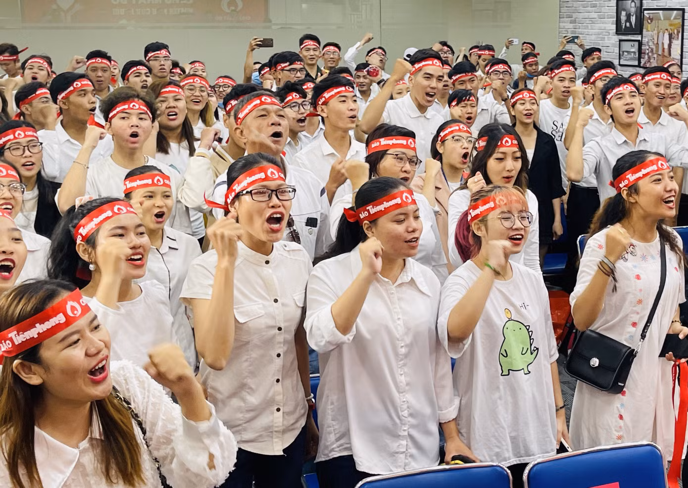 Sôi động Chủ nhật Đỏ tại TPHCM ảnh 4