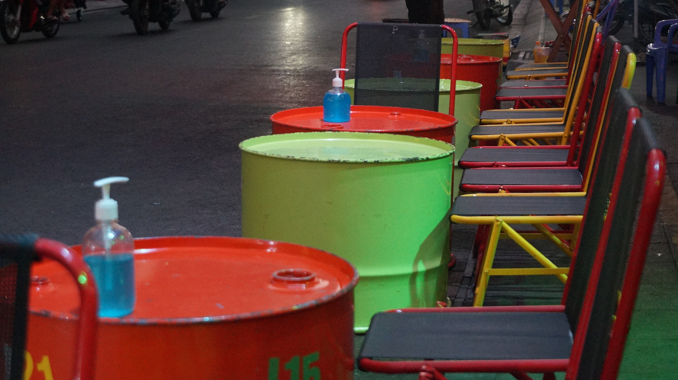 Phố Tây Bùi Viện sáng đèn, nhộn nhịp đón khách ngày đầu mở cửa trở lại ảnh 6