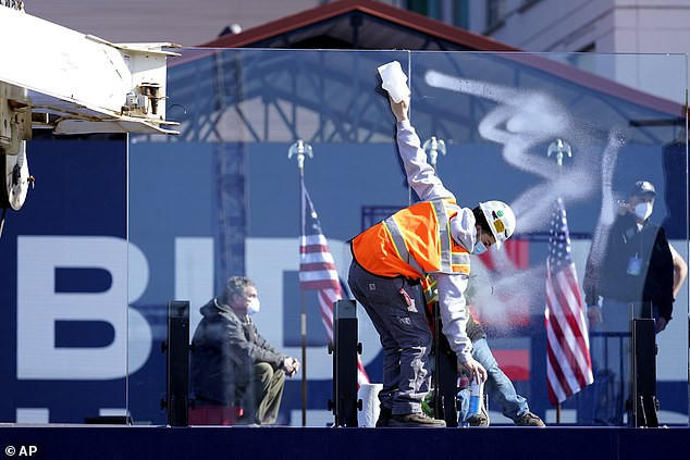 Hai ông Trump - Biden làm gì khi chờ kết quả bầu cử? ảnh 3