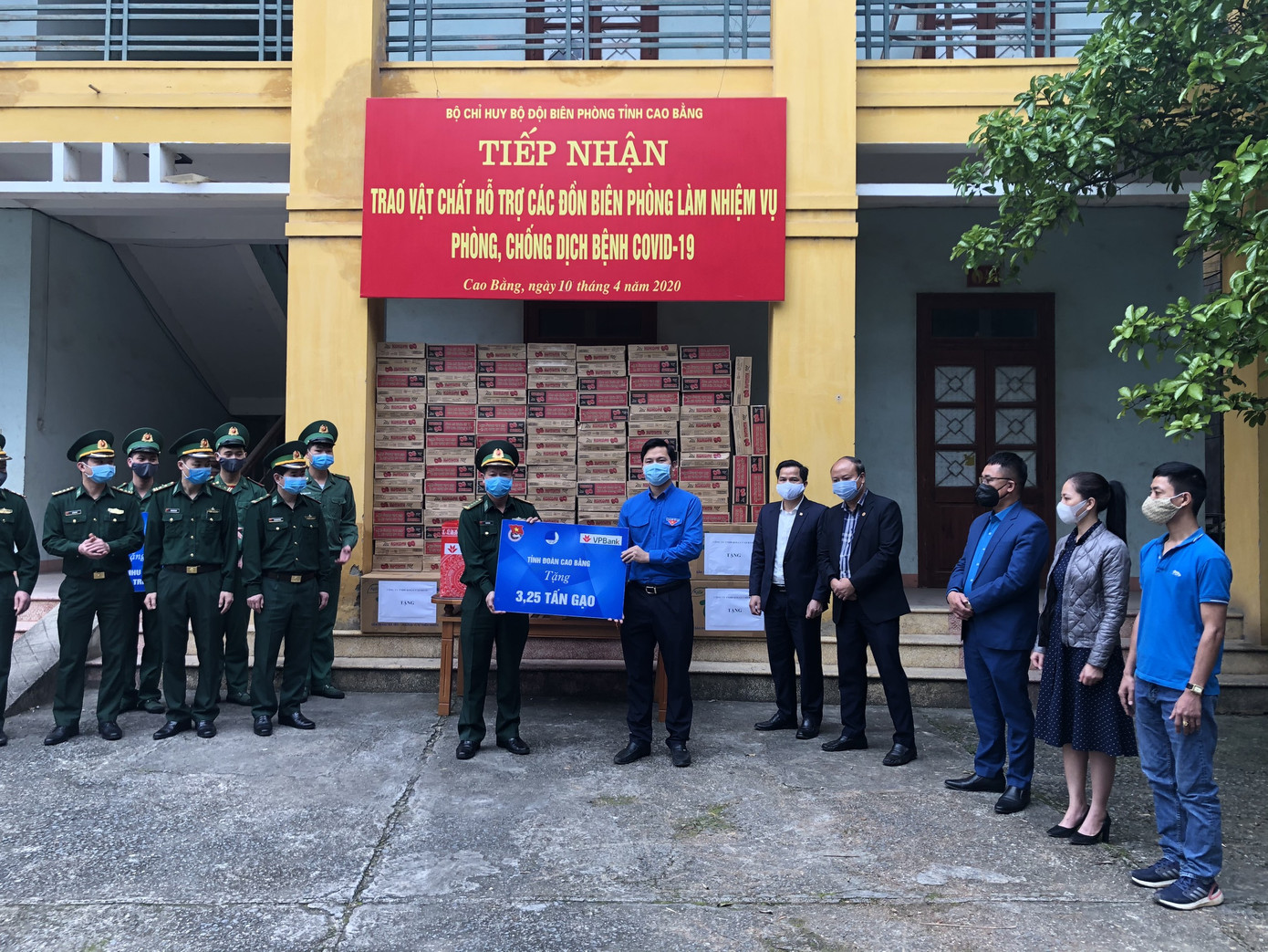  Tiếp sức biên cương chống dịch COVID–19 ảnh 2