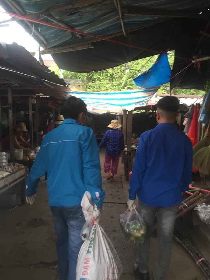 Đội shipper áo xanh đi chợ giúp người dân mùa dịch ảnh 1