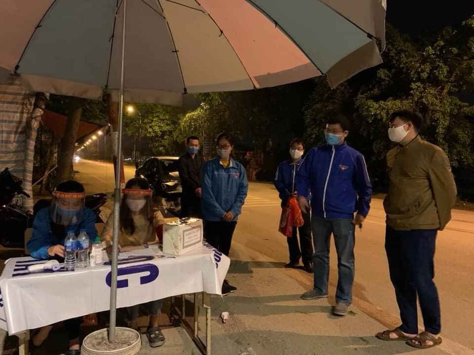 Áo xanh tình nguyện trực xuyên đêm nơi cửa ngõ Thủ đô ảnh 3