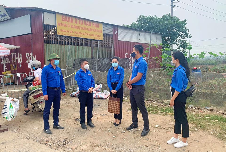 Tuổi trẻ Thủ đô tặng 10.000 quả trứng, trạm rửa tay cho người dân Hạ Lôi ảnh 1