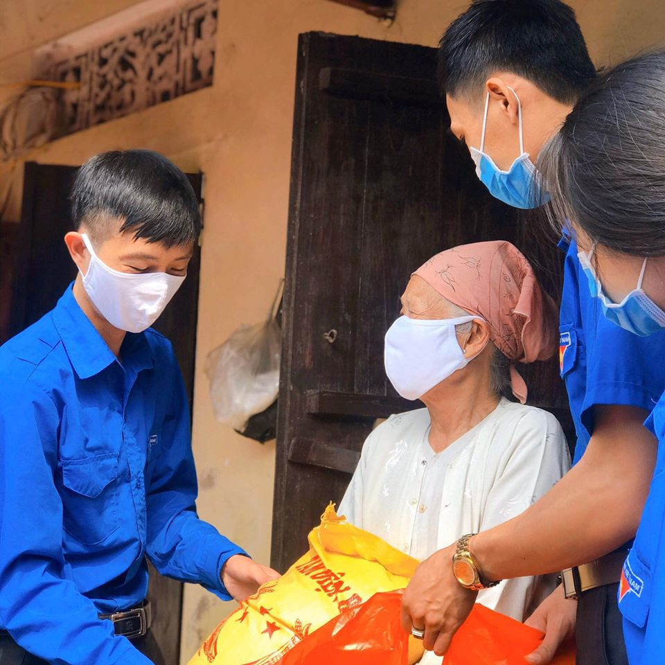 Tuổi trẻ Thủ đô tặng 10.000 quả trứng, trạm rửa tay cho người dân Hạ Lôi ảnh 3